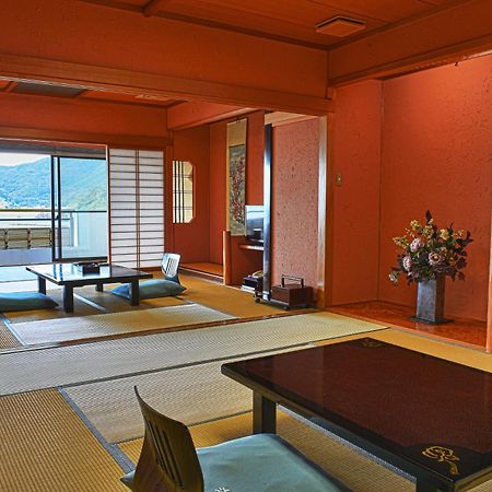 Отель Shin Kaikatei Izumi Идзу Экстерьер фото