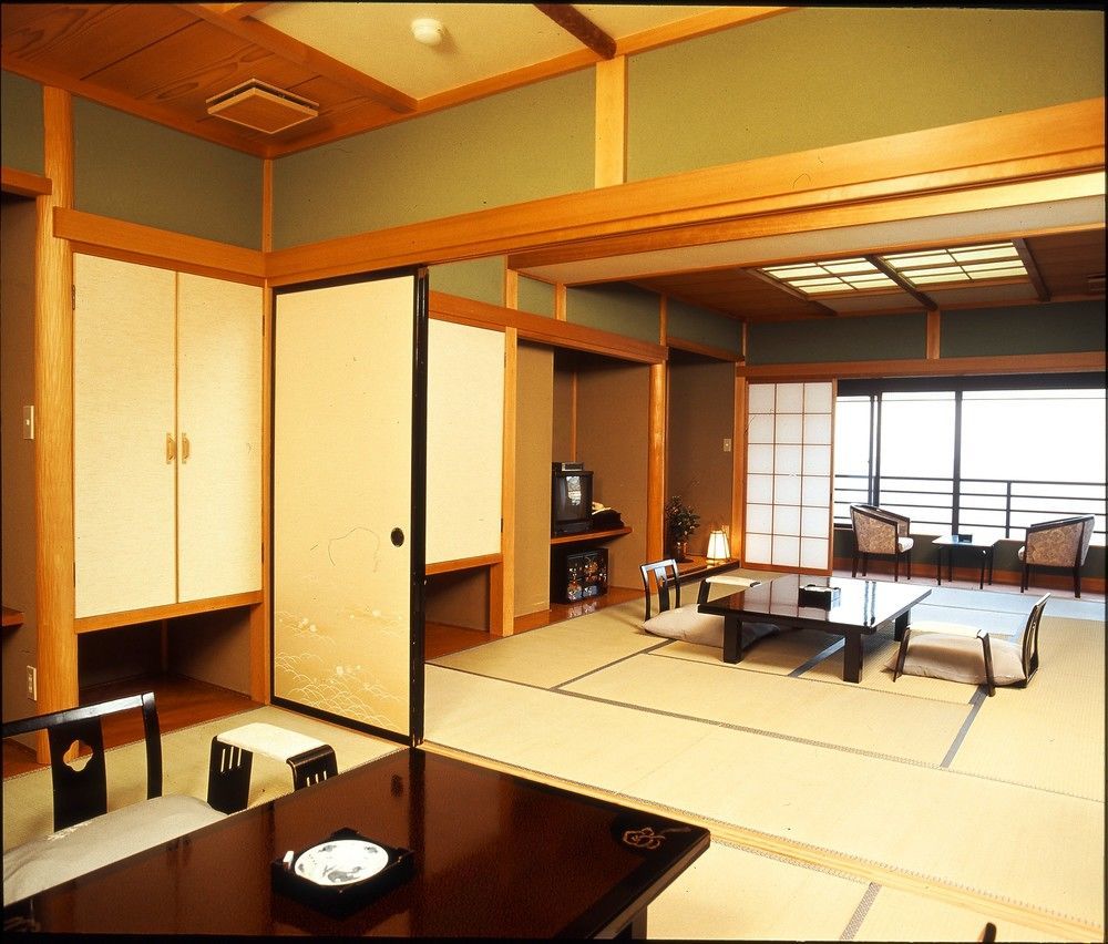 Отель Shin Kaikatei Izumi Идзу Экстерьер фото